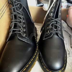 Black Pascal Verso Doc Martens